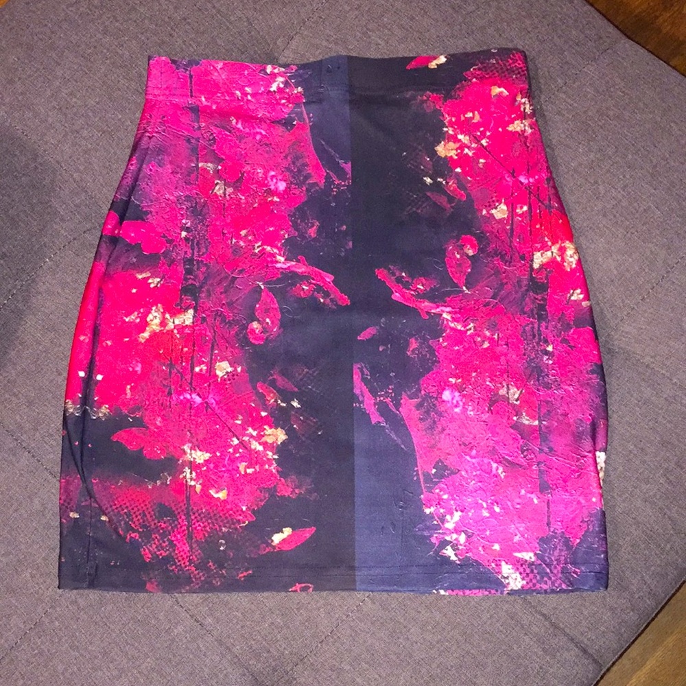 💓 unique paint skirt NWOT